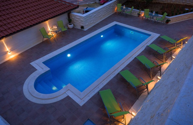 Villa Kogo Apartment 3 with a swimming pool, city center Hvar