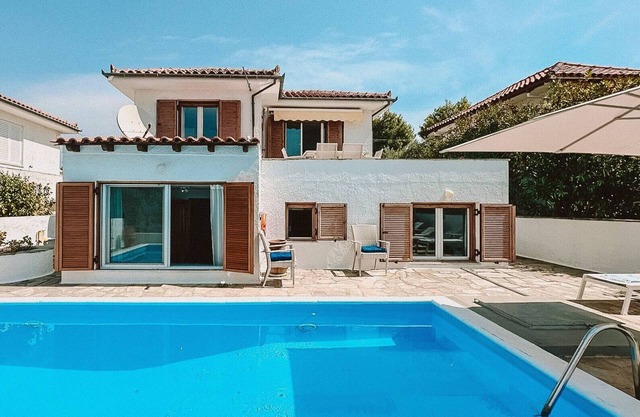 Villa Kosmos, wonderful villa with pool near 3 bea