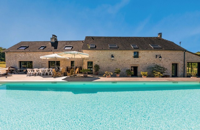 Villa Le Mirambeau – Luxury holiday villa in the Dordogne with pool and 6 bedrooms