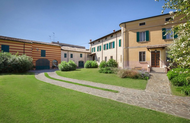 Villa L'Oleandra with Pool up to 12 People