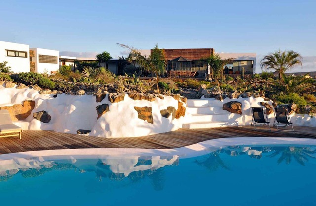 VILLA LA LAGUNA-450 m²-Heated swimming pool-Natural park view-Wifi-12 px