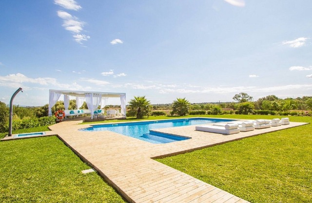 VILLA LA TIERRA: MAGNIFICENT VILLA WITH VIEWS TO THE SEA AND THE SIERRA