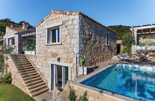 Villa 'Laccus 8' with Sea View, Wi-Fi and Air Conditioning