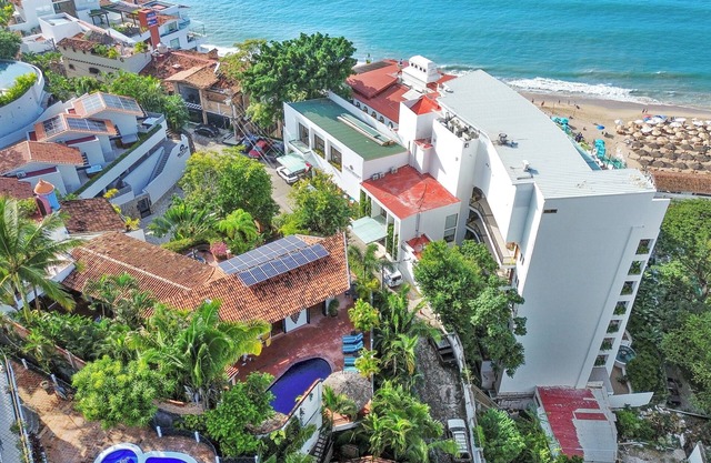 Villa Ladera - A lush and fully staffed oasis, moments from Los Muertos Beach