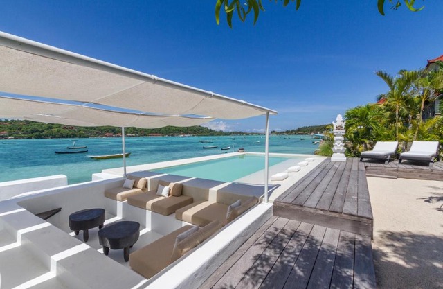 Villa Lagoon - Elegant & Absolute BeachFront in Nusa Ceningan
