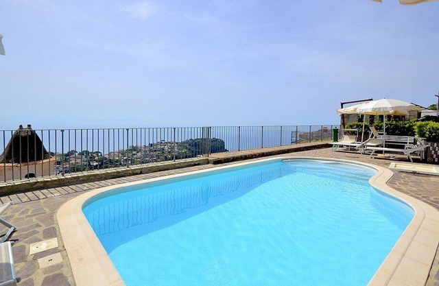 Villa Laila D, fully refundable with voucher*: A pleasant and spacious apartment which faces the sun and the sea, with Free WI-FI.