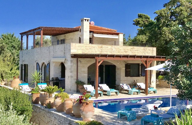 Villa LaMori in a quiet location with a heatable pool and a beautiful garden