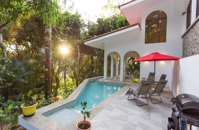 Villa Lapas: Spacious, Lush 2-Bedroom Home & 2-Bedroom Apart, Central, Wildlife!