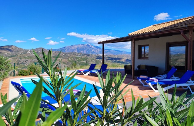 Villa Las Adelfas with beautiful view ,HEATED POOL, 6 Pers, WIFI,BBQ,terraces