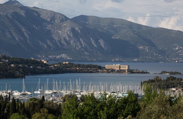 Villa latina (fantastic view,a great place to relax near corfu town)