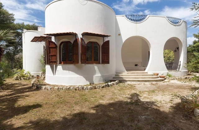 Villa Le Cesine a few steps from the sea