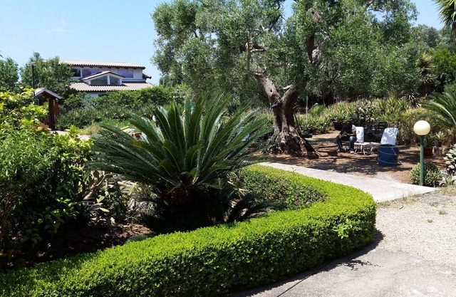 Villa Le Radici with jacuzzi 5 minutes from Salento's Caribbean sea