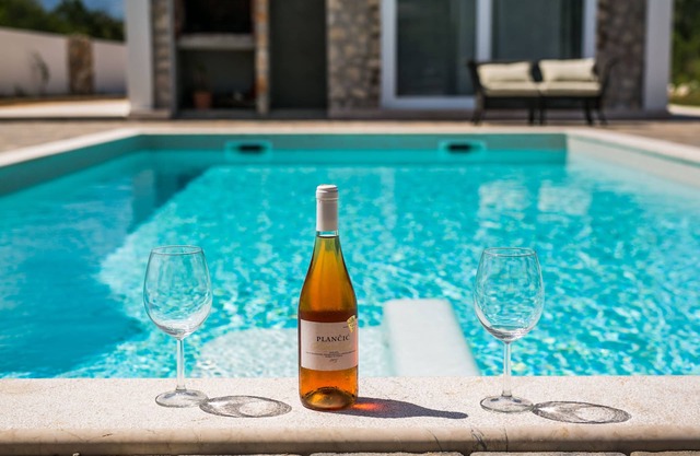 VILLA LEGACY WITH POOL