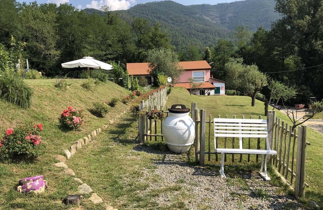 VILLA LIGURE 4 + 2 Pax Exclusive Pool, A/C, Free WiFi, BBQ near Cinque Terre