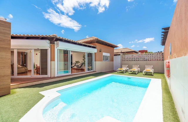 Villa Linda Mar - Three Bedroom Villa, Sleeps 6