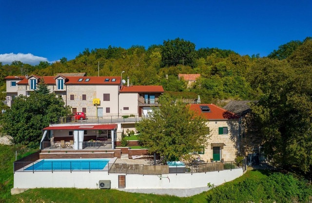 Villa Little Arya with heated pool, hot tub, and 4 bedrooms