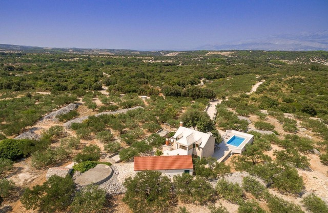 Villa Lombrodica - Two Bedroom Villa, Sleeps 6