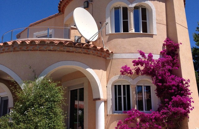 Villa Lorena Avec Grande Piscine Privée, au Calme et a 3 km de la mer