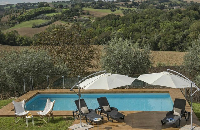 Villa Loreta - Vacation villa rental with private pool in Marche