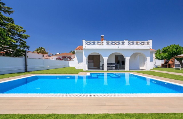 VILLA LOS DADOS: 4 bedrooms, private pool, jacuzzi, and barbecue