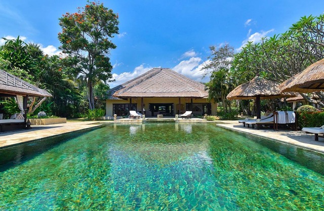 Villa Lotus - 8BR Beachfront Villa With Private Pool And Staff