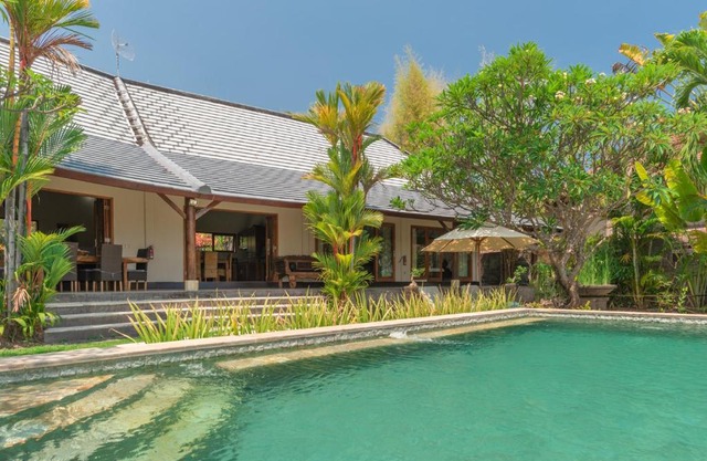Villa Lotus Kayuputih