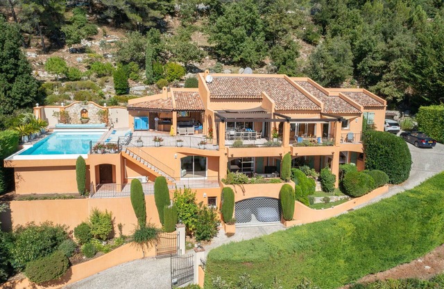 Villa Lou Bea - Luxury Holiday Villa with Panoramic Views in Cabris