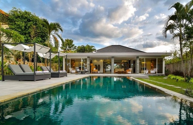 Villa Lou - Luxury & Private, Beachfront Villa With Private Pool
