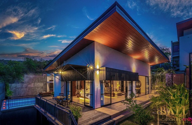 Villa Lovina Hill Paradise 2 - Unwind in luxury, where LOVE meets paradise!