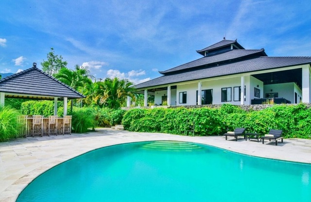 Villa Lovina Residence - Hillside Villa W/ Tennis Court, Private Pool, and Staff