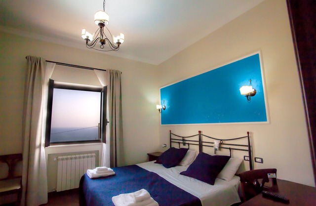 VILLA LU ’The place where every room admires the sea .