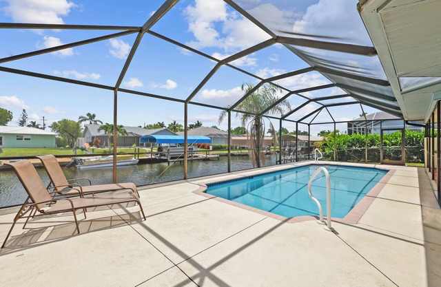 Villa Lucy, a splendid pool home with eastern exp.