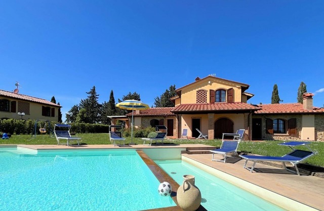 Villa Ludovica with private pool, Borgo del Silenzio