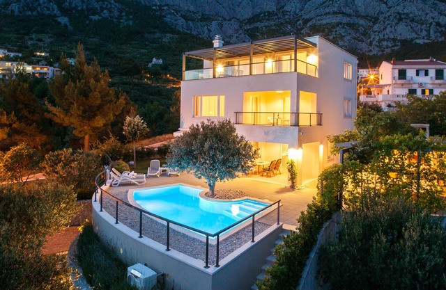 Villa Lukić *, Makarska