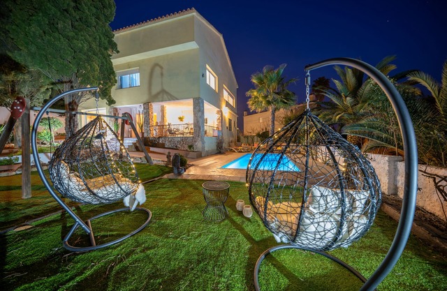 VIlla Lux Gallery, Ideal for Families or Groups with Pool & Aircon