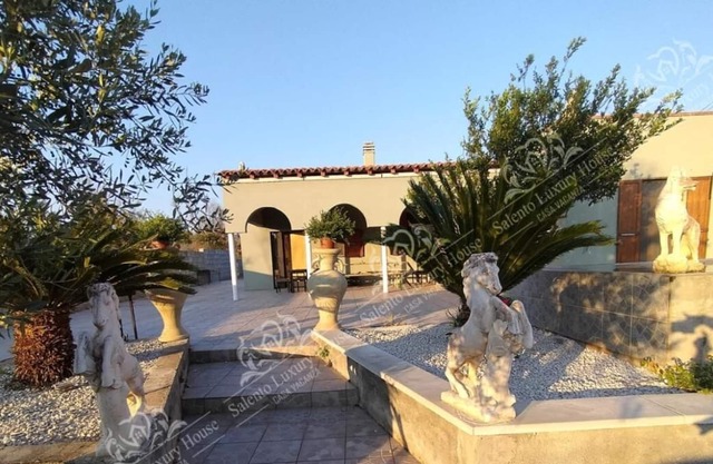 Villa "Luxury 21" with Private Pool, Private Garden & Wi-Fi