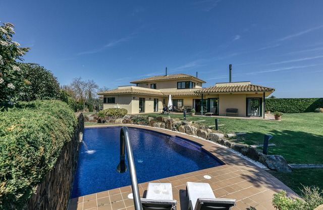 Villa 'Luxury Golf Villa Torremirona' with Mountain View, Wi-Fi and Air Conditioning
