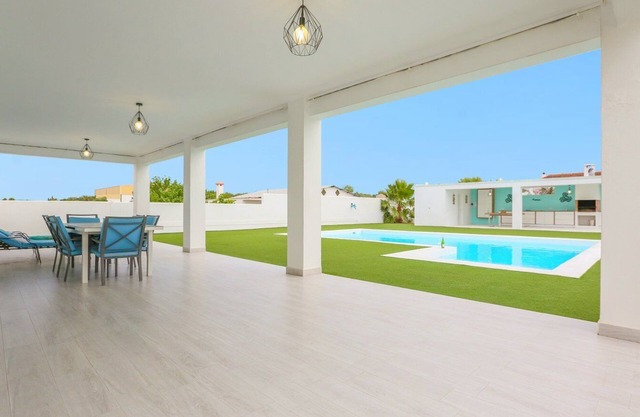 Villa M&J La Puebla de Cazalla by Ruralidays