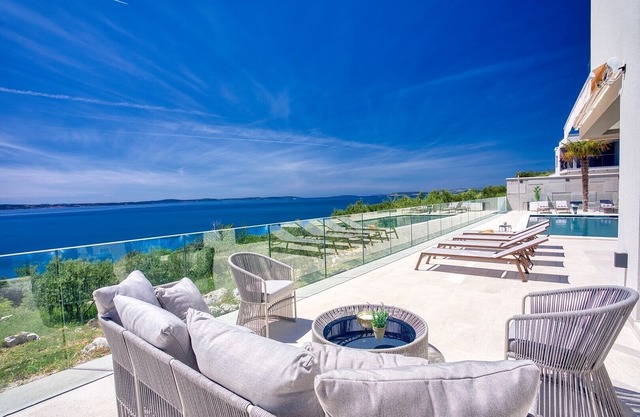 Villa Magic View Split With Pool