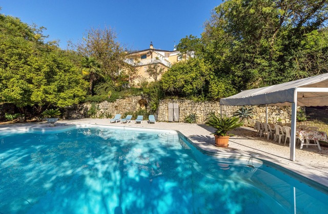Villa "Magnolia Deluxe" with Shared Pool & Wi-Fi