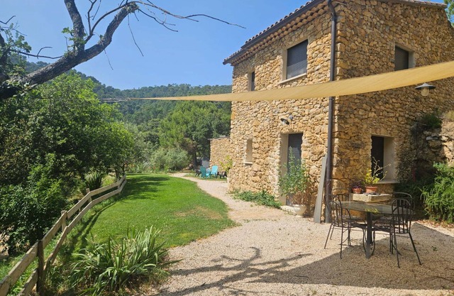 Villa 'Maison Du Soleil' with Mountain View, Private Pool and Wi-Fi