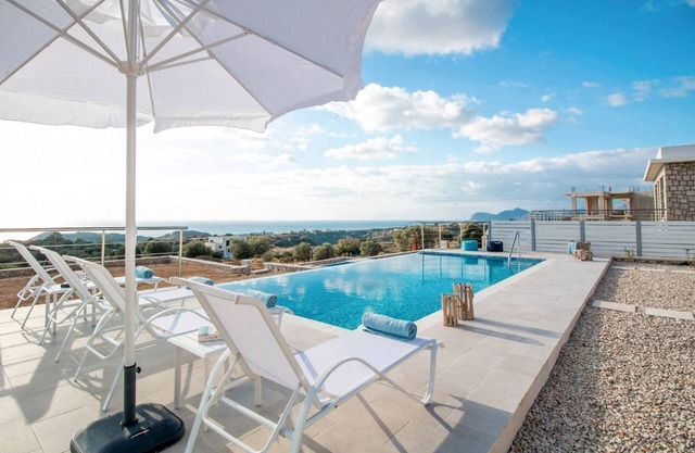 Villa Makaria - Four Bedroom Villa, Sleeps 8