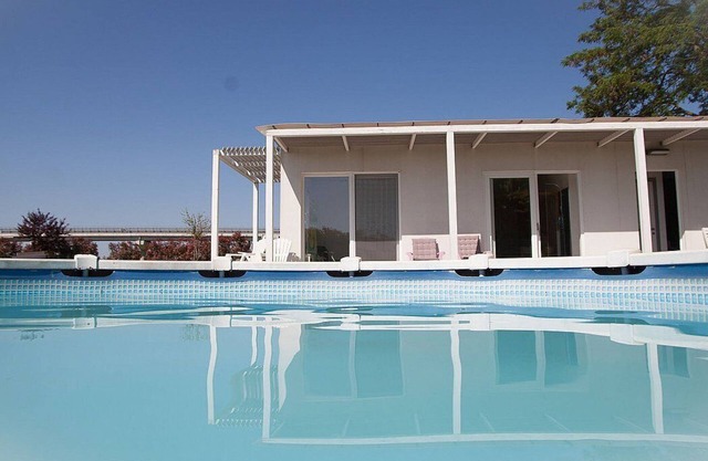 Villa Mallia B: A welcoming apartment situated in a quiet location, a few minutes from the town center, with Free WI-FI.