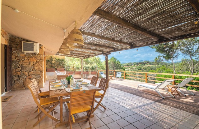 Villa 'Mannu' with Private Terrace and Air Conditioning