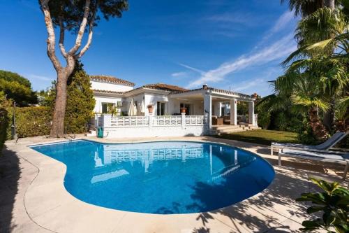 Villa Marbella private pool and sea view