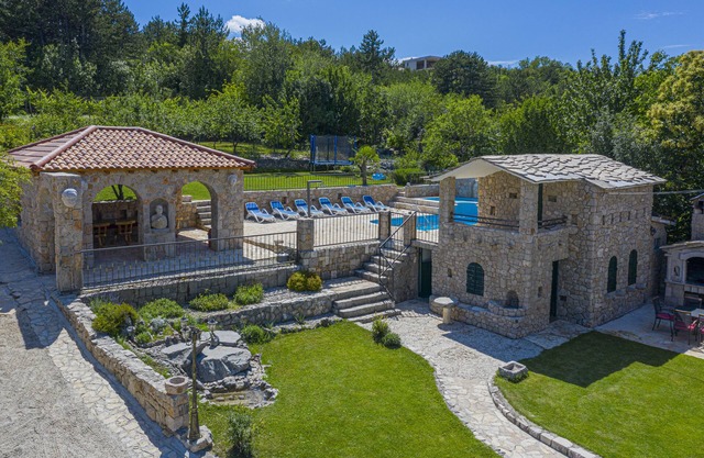 Villa Marchelina Grubine - Beautiful stone villa with 2 pools