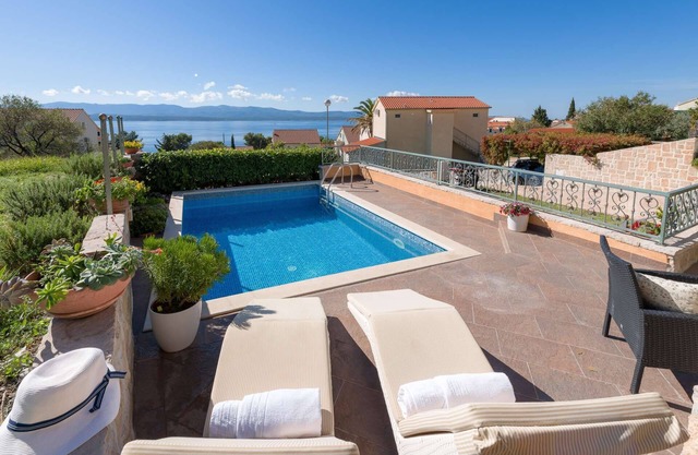 Villa Mare Bol - 2 bedroom house with sea views, in the center of Bol