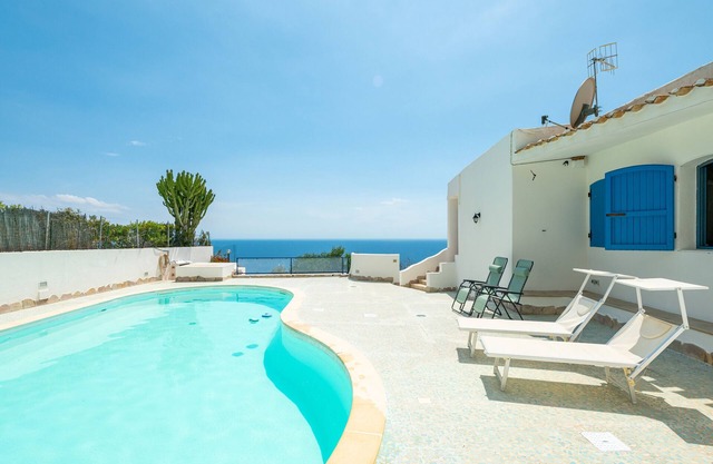 Villa 'Mare E Monti' with Sea View, Wi-Fi and Air Conditioning