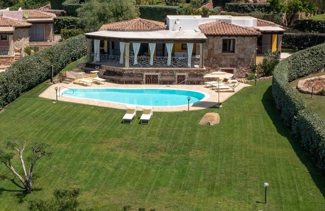 VILLA MARESOL/POOL/GARDEN/SANDY BEACH
