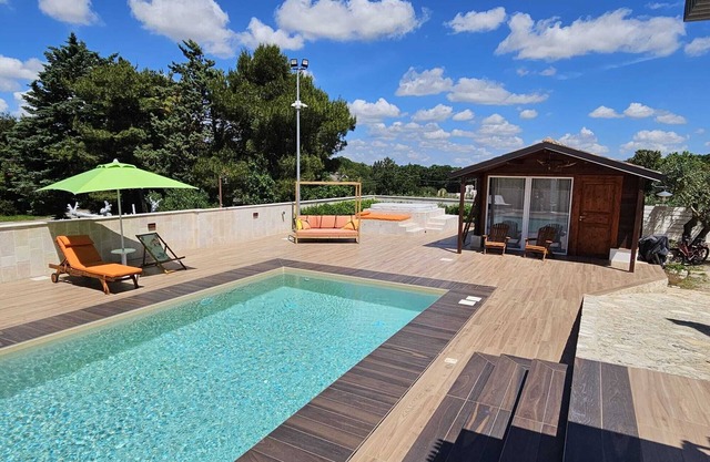 Villa Margherita villa with swimming pool, whirlpool and gym in the green